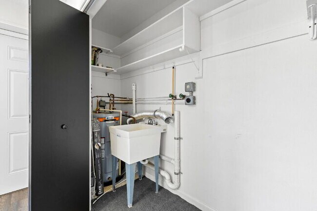 Building Photo - "Spacious 2-Bed, 2-Bath Condo Oasis in Prime Clearwater Location – 55+ COMMUNITY