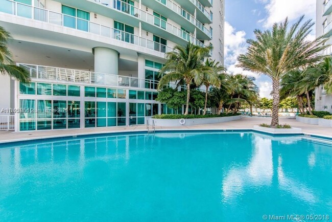 Building Photo - 1900 N Bayshore Dr