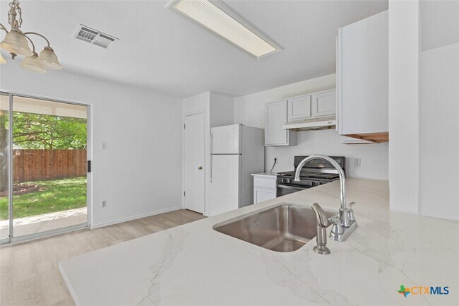 Building Photo - 112 James Lin Cir