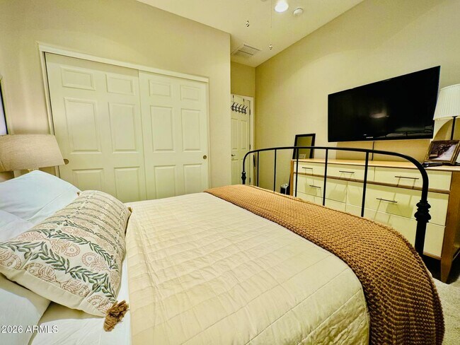 Building Photo - 4740 E Tierra Buena Ln