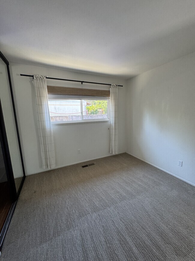 Building Photo - 22 Leland Dr