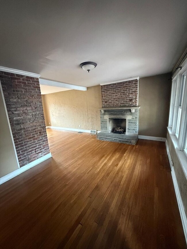 Building Photo - Newly Renovated 3BD 1BA house in Mt. Washington!