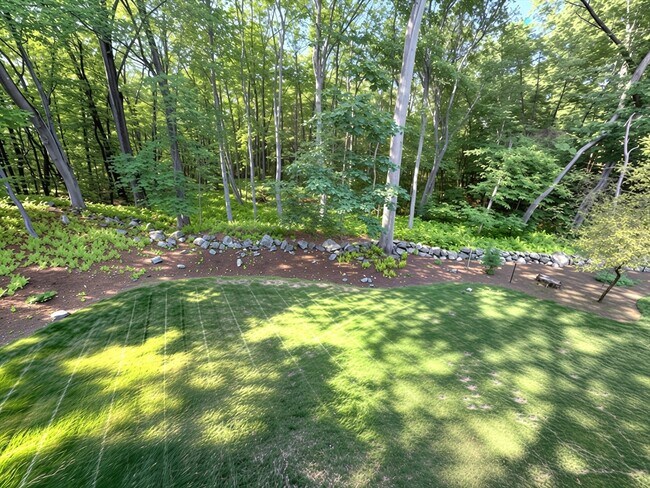 Building Photo - 31 Green Meadow Dr