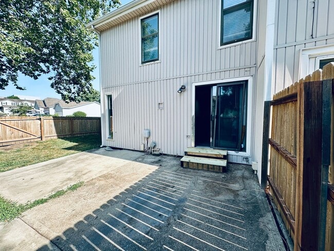 Building Photo - 1423 E 125th Terrace