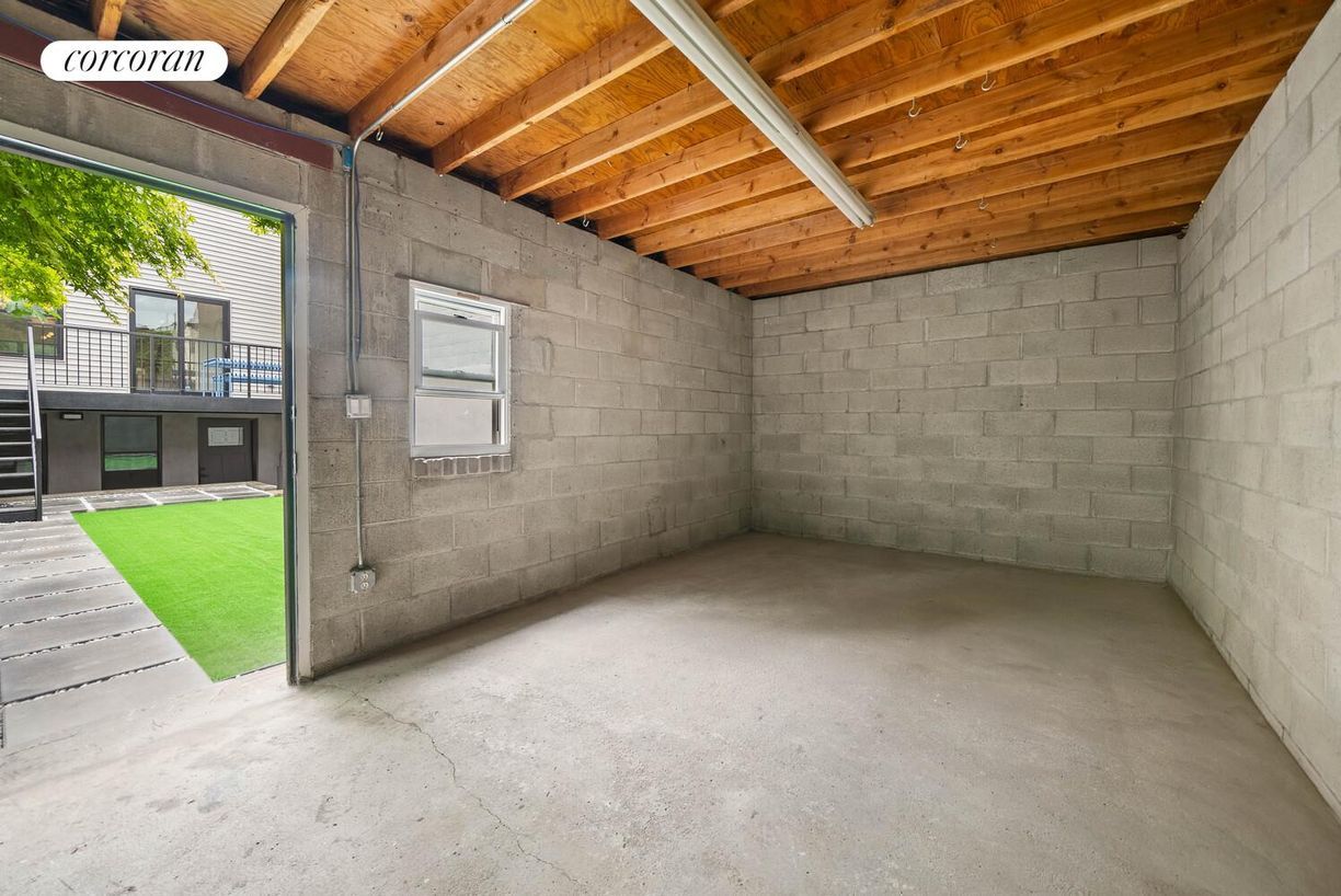 Building Photo - 232 27th St