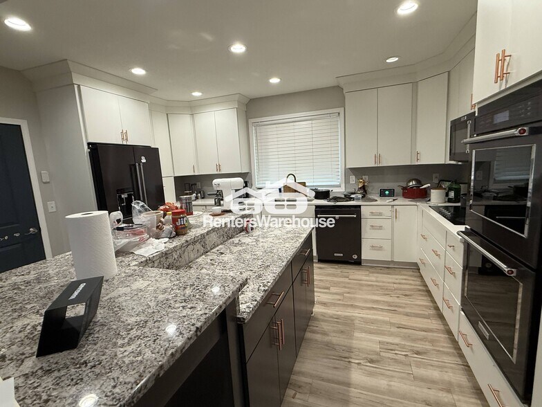 Building Photo - 115 Craig Way NE