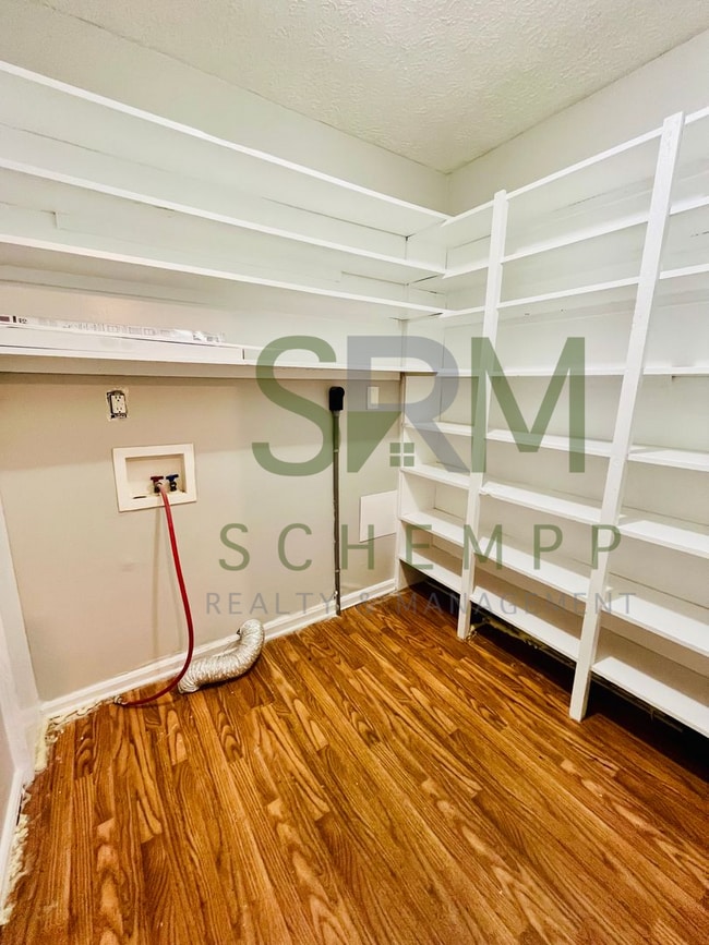 Building Photo - **NOW AVAILABLE** Updated 3BR Ranch in Shively Section 8 Accepted