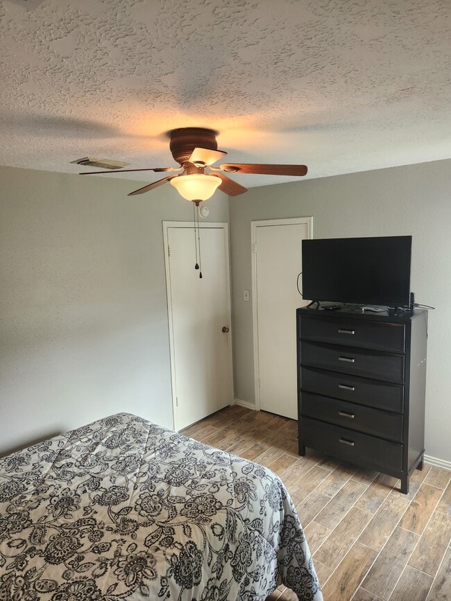 Building Photo - 3061 Walnut Springs Dr