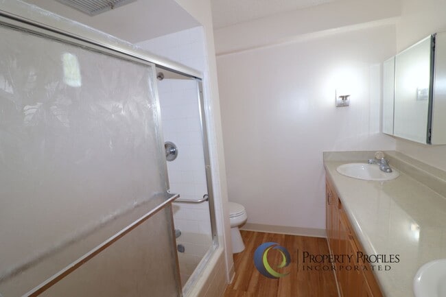 Building Photo - Kapiolani Manor - 1 Bedroom 1 Bath 1 Parking Unit - Available Now!