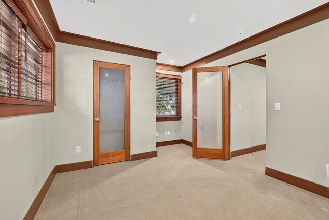 Building Photo - 2105 N 33rd St