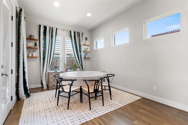 Building Photo - 1608 Carmine Dr