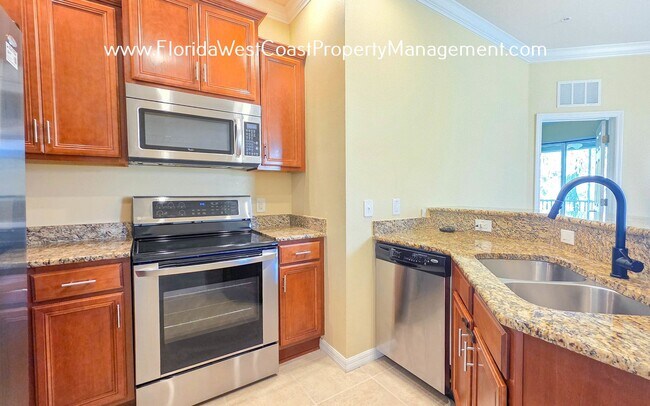 Building Photo - MOVE IN READY! OUTSTANDING UNFURNISHED CONDO IN STONEHAVEN SARASOTA!