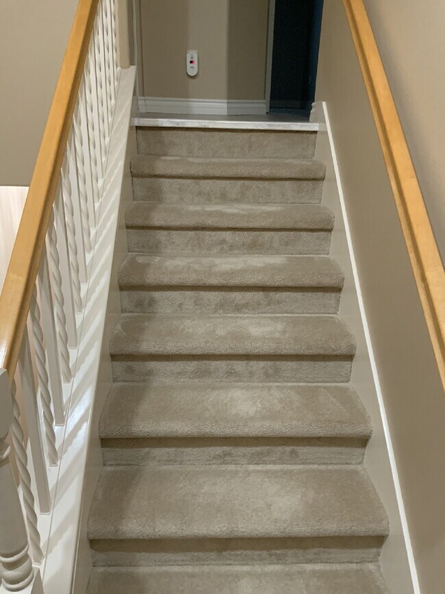 Building Photo - Beautiful Valencia Townhome in the Highly Desirable Village Walk Community