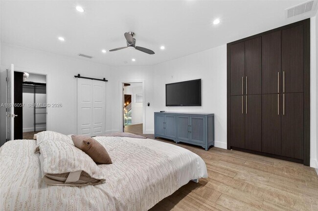 Building Photo - 3231 Salzedo St