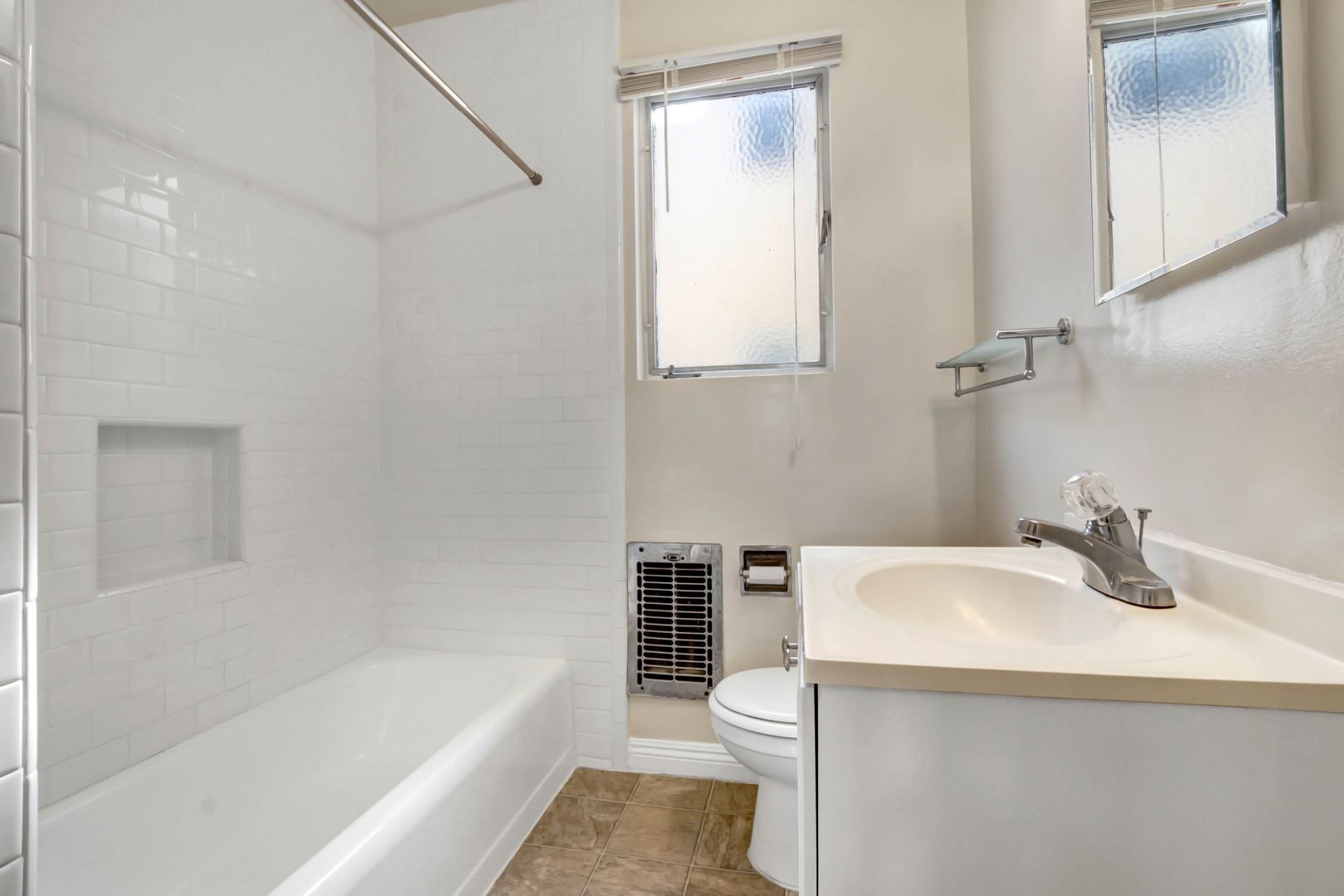 Building Photo - 3144-3152 S. Barrington Ave in Mar Vista - Has a Pool!