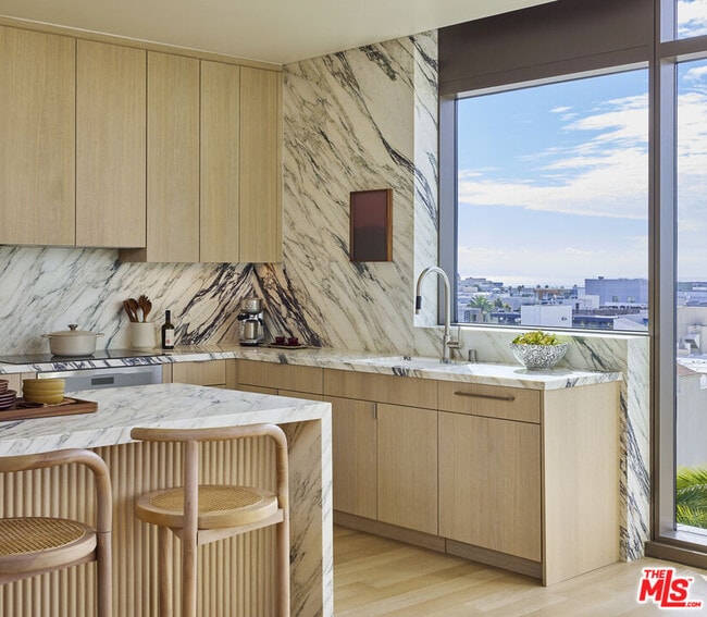 Building Photo - 700 Broadway