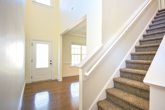 Building Photo - Beautiful 3 Bedroom + Flex Room in Gated Community of Mimosa Bay