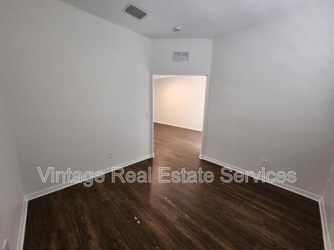 Building Photo - 9333 Stone River Pl