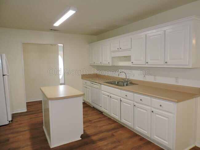 Building Photo - 2552 Southern Oaks Dr