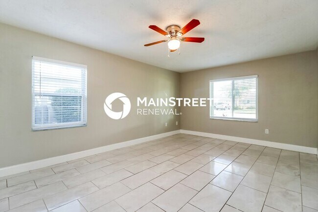 Building Photo - 3 Bedroom Pet-Friendly Home in St. Petersburg, FL with Main Street Renewal