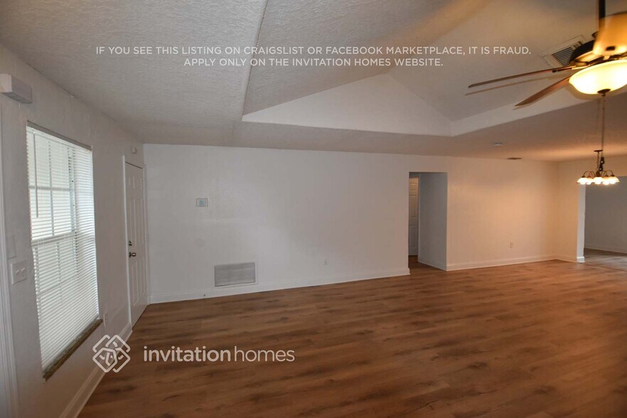 Building Photo - 8841 NW 21st Manor