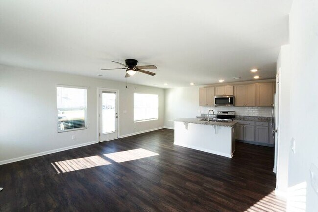 Building Photo - 8J Crabapple Cir