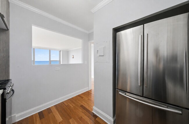 Building Photo - 1550 N Lake Shore Dr
