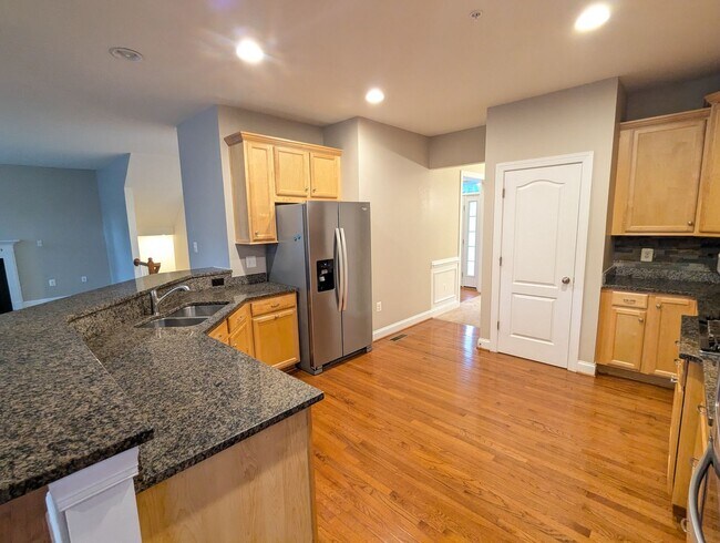 Building Photo - STUNNING Single Family Home in Brunswick C...