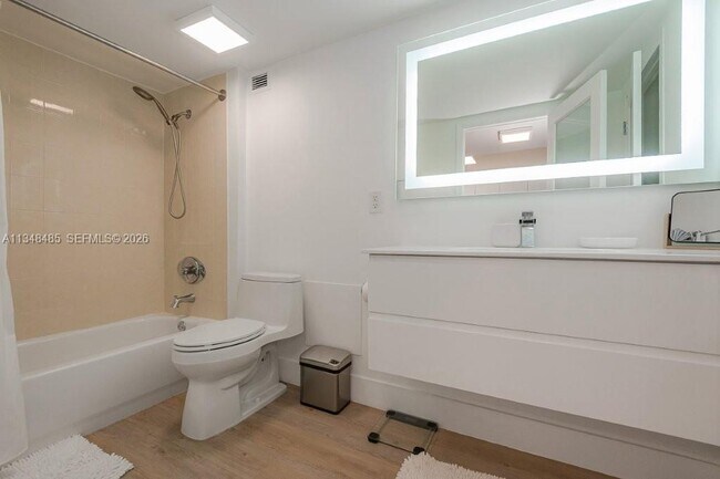 Building Photo - 2301 Collins Ave