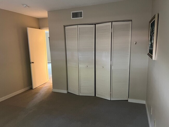 Building Photo - Half Off First Full Month's Rent! Unfurnis...