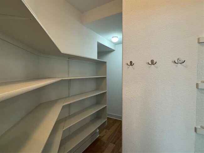 Building Photo - 1413 Casa Dr