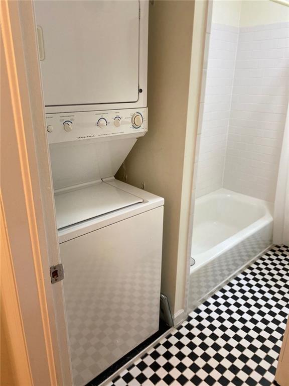 Building Photo - 487 Lakeshore Dr NE