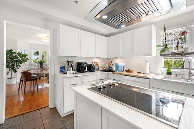 Building Photo - 1415 Sunset Harbour Dr