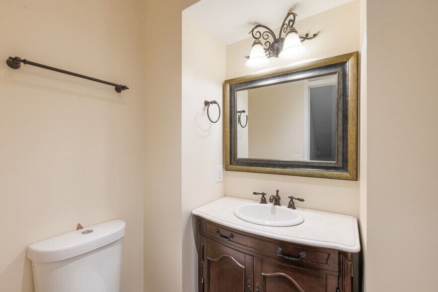 Main Floor 1/2 bath - 112 Saint Charles Pl