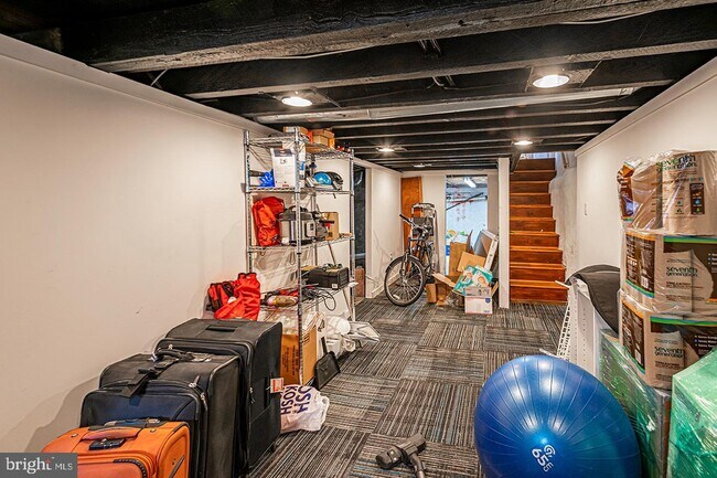 Building Photo - 2035 Carpenter St