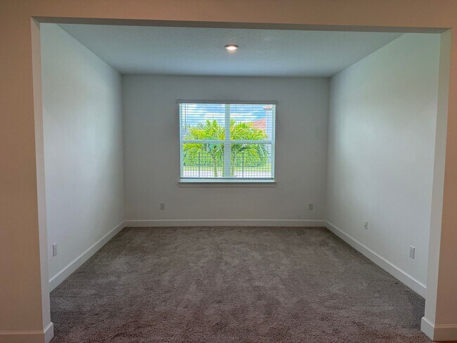 Building Photo - 5 Bedroom 4 Bath W/Office & 3-Car Garage (...