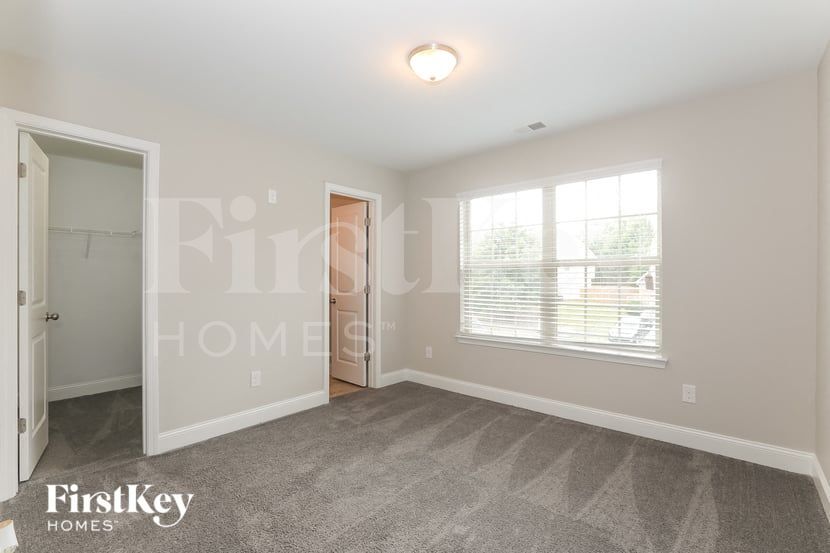 Building Photo - 2115 Farmdale Ct NE