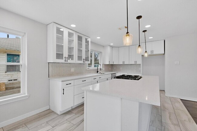 Building Photo - 2812 San Medina Ave