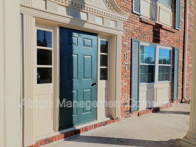 Building Photo - 1920 Edgewood Dr