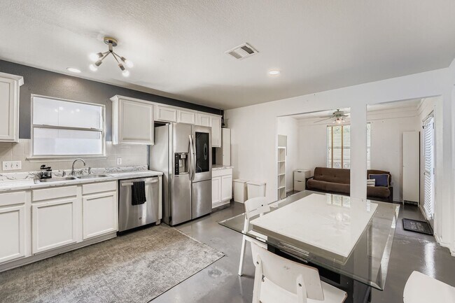 Building Photo - 928 Sally Lunn Way