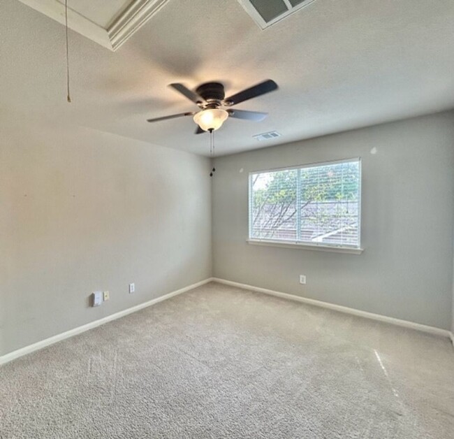 Building Photo - $350 OFF FIRST MONTH'S RENT IF YOU MOVE IN...