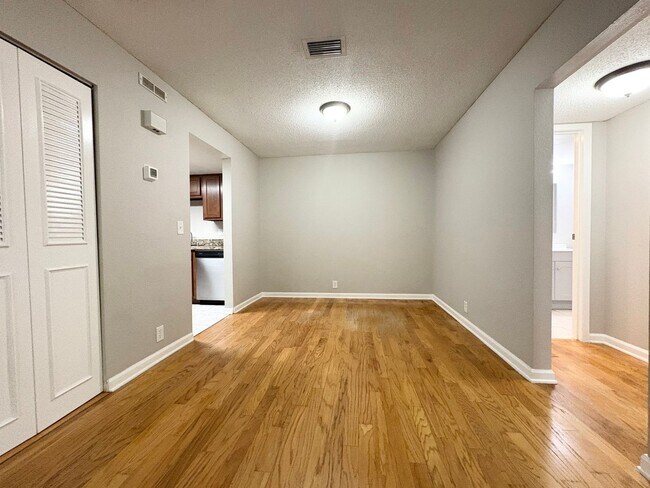 Building Photo - Gorgeous 1/1 Condo in Winter Springs ~ Upd...
