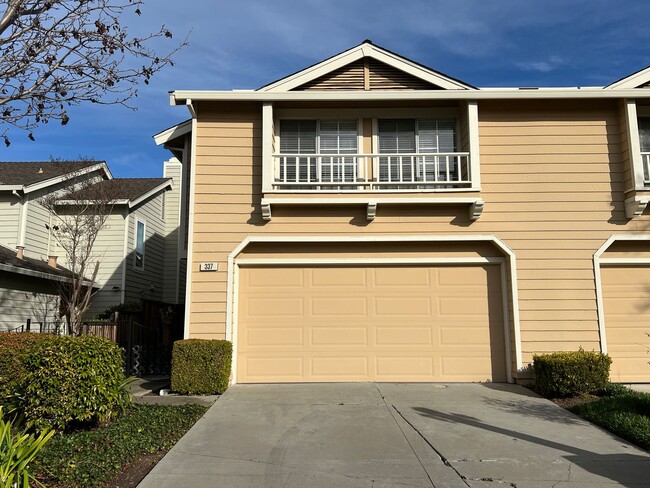 Primary Photo - Bright & Spacious 3 Bedroom 2.5 Bath Duet ...