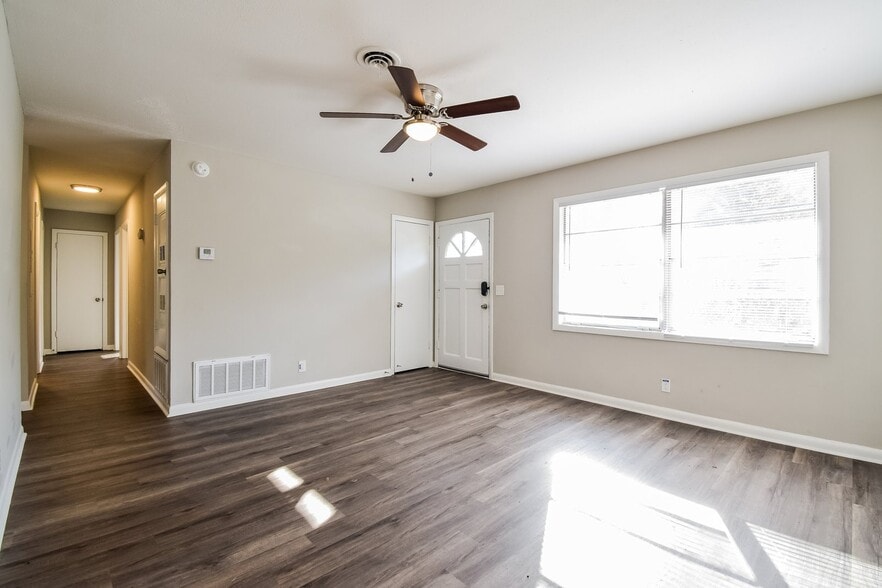 Building Photo - 4409 Forrest Rd