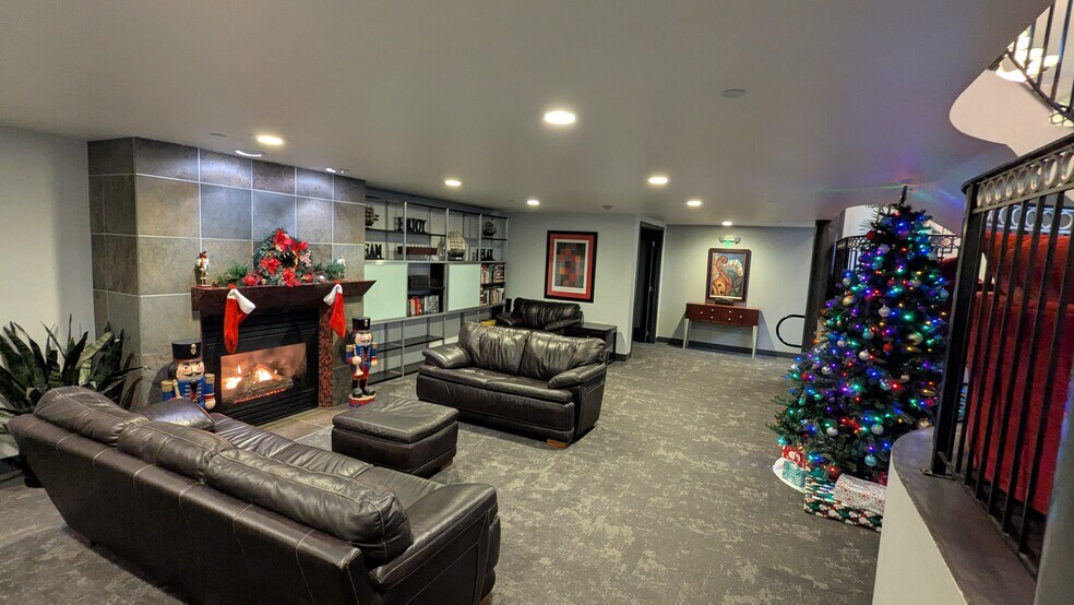 Building Photo - 323 Queen Anne Ave N