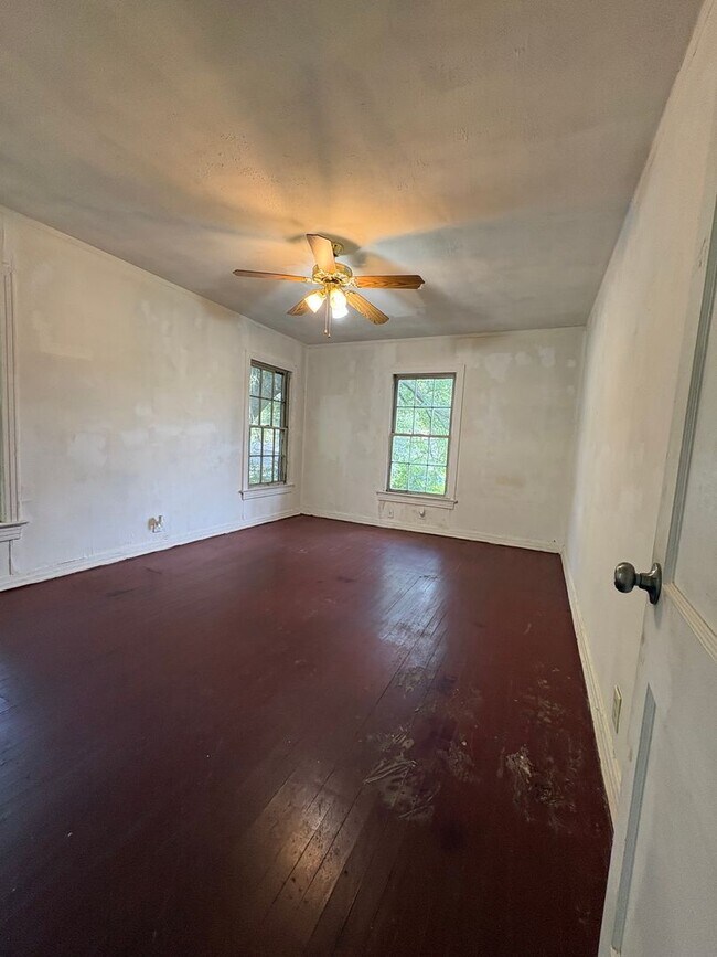 Building Photo - 2731-2732 Valley Ridge Rd