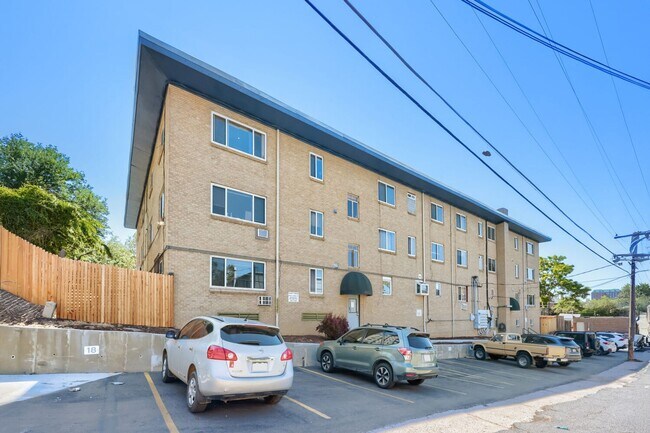 Building Photo - LOCATION!! LOCATION!! Beautiful 1 bedroom, 1 full bath condo in Capitol Hill neighborhood (1-mont...