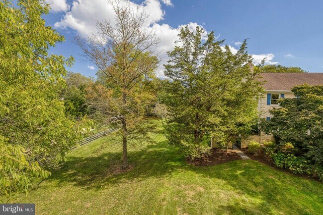 Building Photo - 1107 Savile Ln