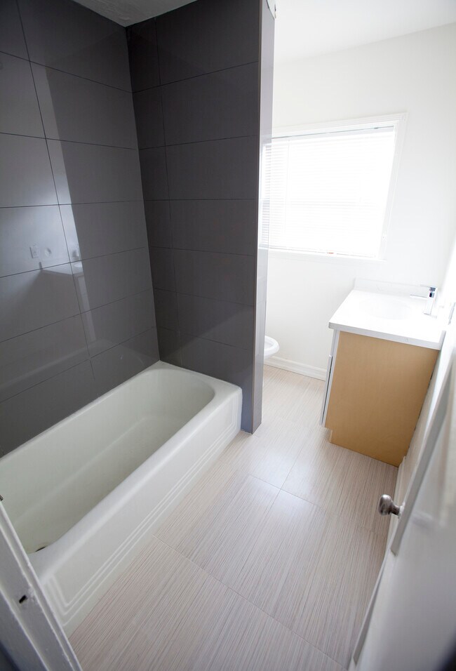 Bathroom - 3538 1/2 unit - 3536 W Adams Blvd