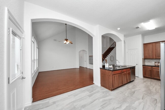Building Photo - 5014 Parkcanyon Ln